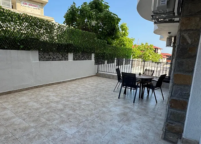 Grand Luxury With Sea View Apartmán *